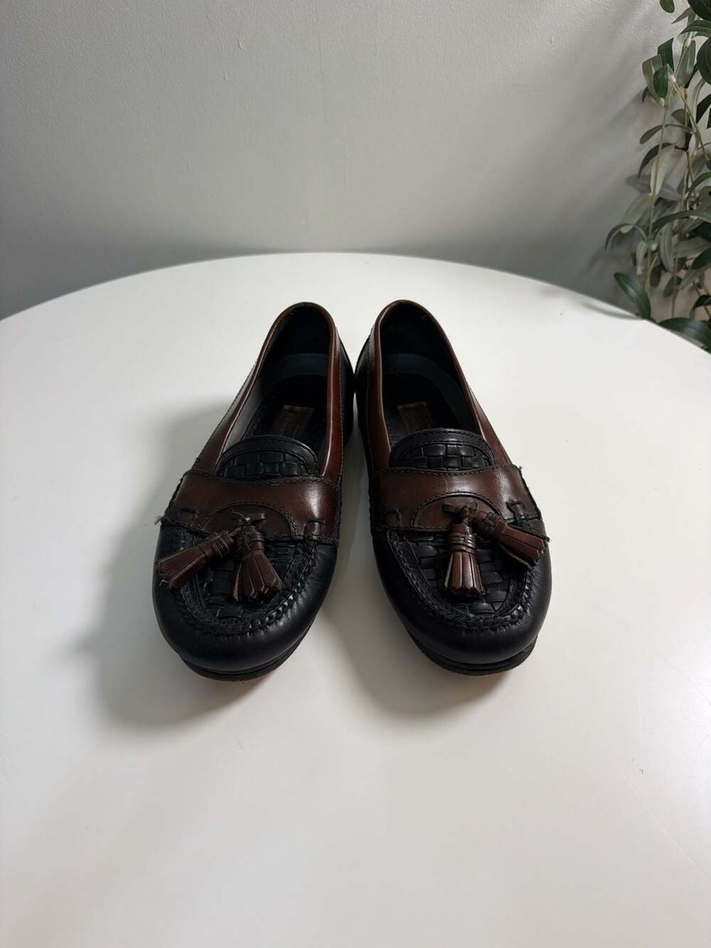 Johnston & Murphy Men's Two-Tone Kiltie Tassel Loafers woven Detail Size 9M